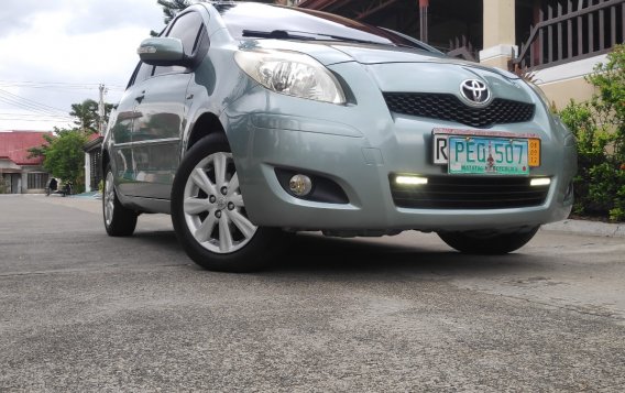 Yellow Toyota Yaris 2010 for sale in Automatic-6