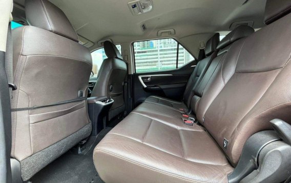 White Toyota Fortuner 2002 for sale in Makati-2