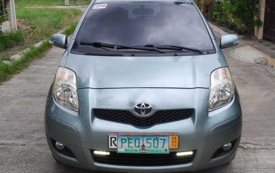 Yellow Toyota Yaris 2010 for sale in Automatic-9