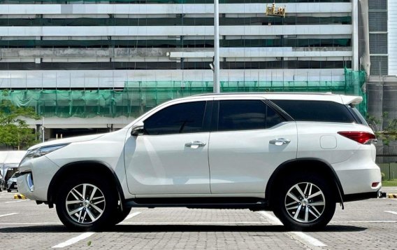 White Toyota Fortuner 2002 for sale in Makati-7
