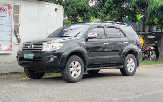 White Toyota Fortuner 2010 for sale in Manila-1