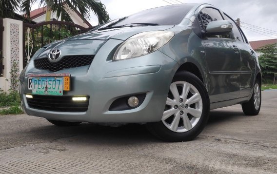 Yellow Toyota Yaris 2010 for sale in Automatic-7