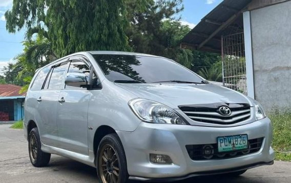 Sell White 2011 Toyota Innova in Caloocan-3