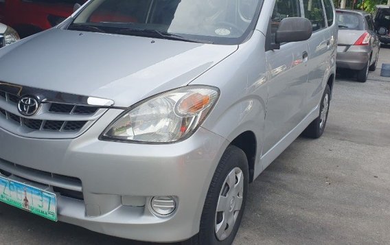 Selling White Toyota Avanza 2008 in Manila-1