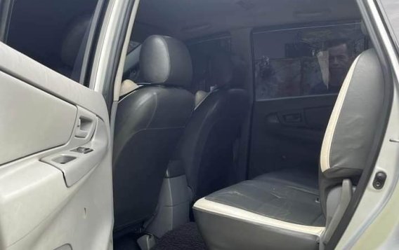 Sell White 2011 Toyota Innova in Caloocan-6