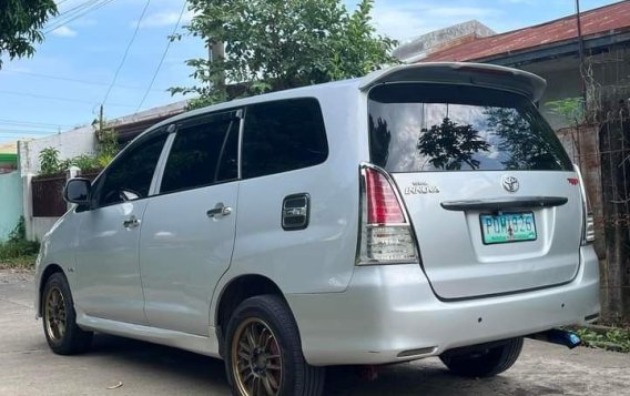 Sell White 2011 Toyota Innova in Caloocan-5