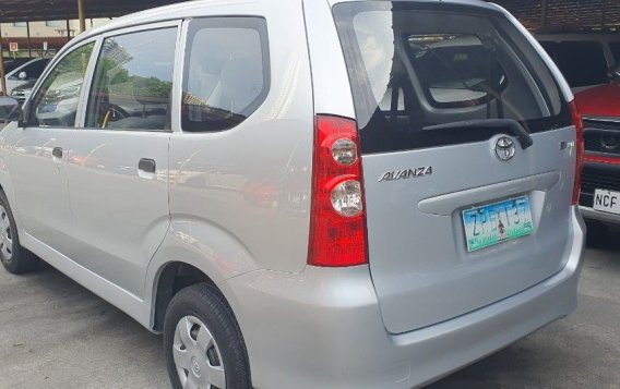 Selling White Toyota Avanza 2008 in Manila-2