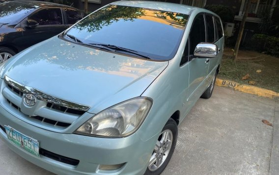 White Toyota Innova 2006 for sale in Manila