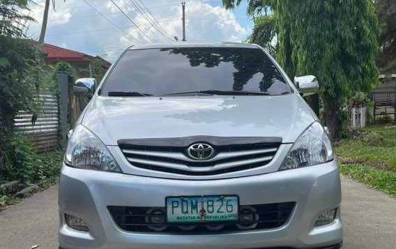 Sell White 2011 Toyota Innova in Caloocan