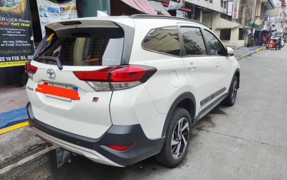 Sell White 2023 Toyota Rush in Manila-1