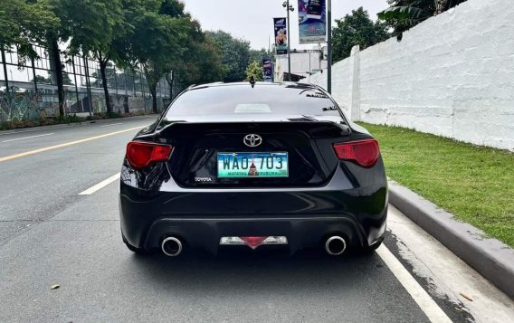 Selling White Toyota 86 2013 in Manila-3