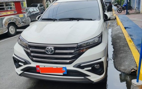 Sell White 2023 Toyota Rush in Manila-4