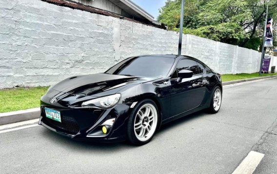 Selling White Toyota 86 2013 in Manila