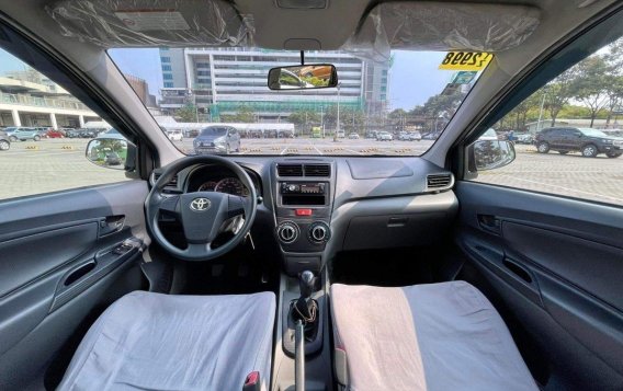 White Toyota Avanza 2014 for sale in Makati-9