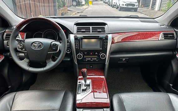 Sell Pearl White 2013 Toyota Camry in Bacoor-6