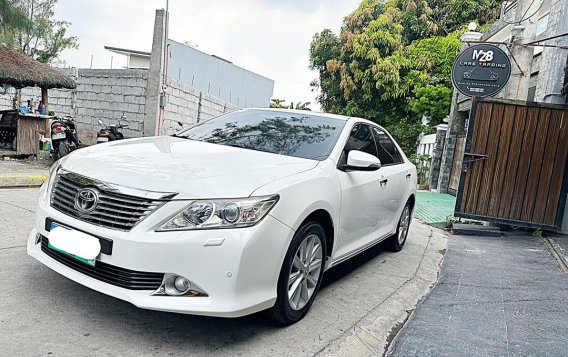 Sell Pearl White 2013 Toyota Camry in Bacoor-2