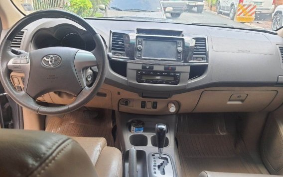White Toyota Fortuner 2013 for sale in Quezon City-5