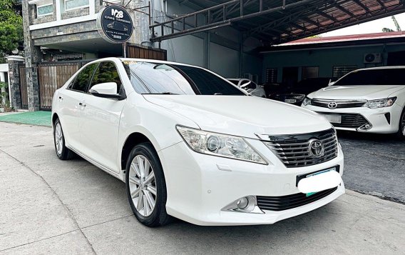 Sell Pearl White 2013 Toyota Camry in Bacoor-1