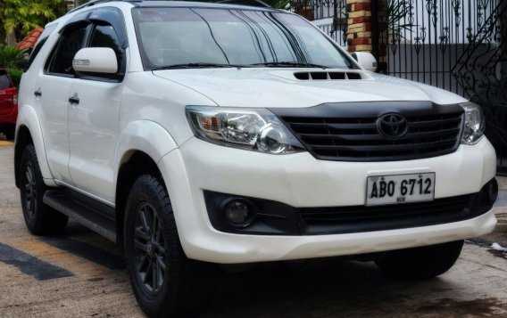 Selling White Toyota Fortuner 2015 in Manila-1