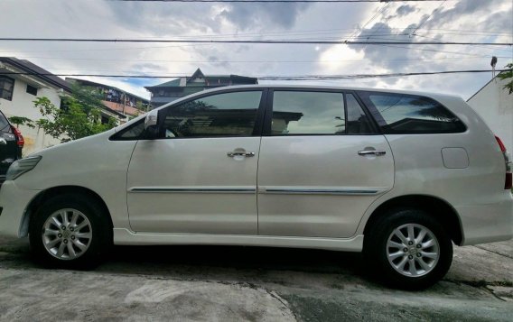 Selling White Toyota Innova 2012 in Quezon City-4