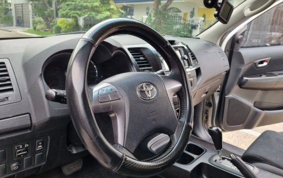 Selling White Toyota Fortuner 2015 in Manila-5