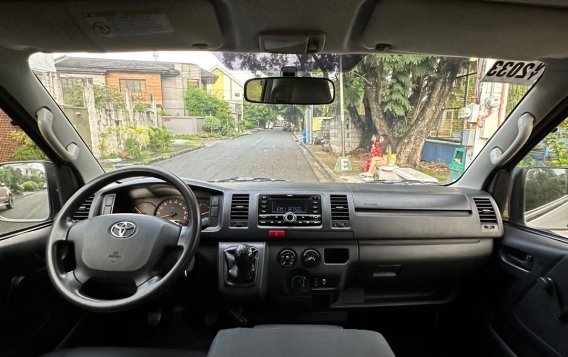 Sell White 2017 Toyota Hiace in Pasig-7