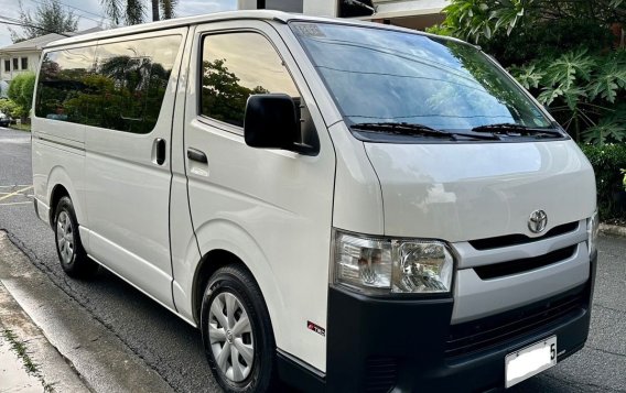 Sell White 2017 Toyota Hiace in Pasig-7