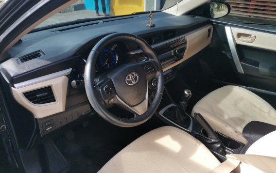 White Toyota Corolla altis 2016 for sale in Manual-8