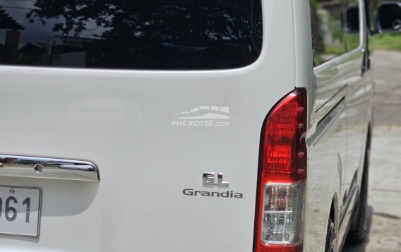 2015 Toyota Hiace  GL Grandia A/T in Manila, Metro Manila-5