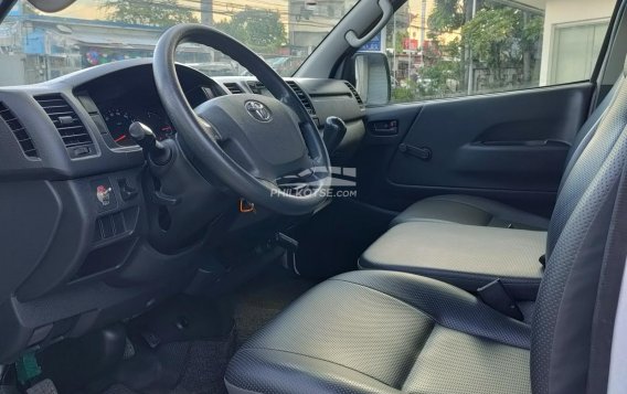 2016 Toyota Hiace  Commuter 3.0 M/T in Quezon City, Metro Manila-9