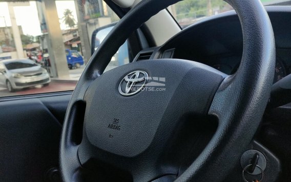 2016 Toyota Hiace  Commuter 3.0 M/T in Quezon City, Metro Manila-13