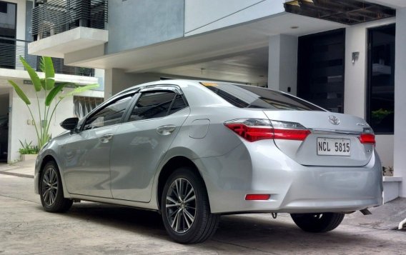 Selling White Toyota Altis 2018 in Quezon City-1