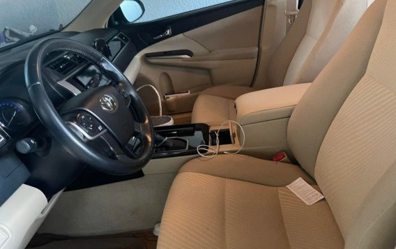 Sell Pearl White 2018 Toyota Camry in Caloocan-8