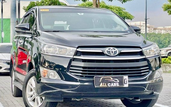 Selling White Toyota Innova 2018 in Makati-1