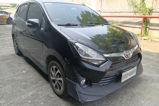 Selling White Toyota Wigo 2019 in Makati-1