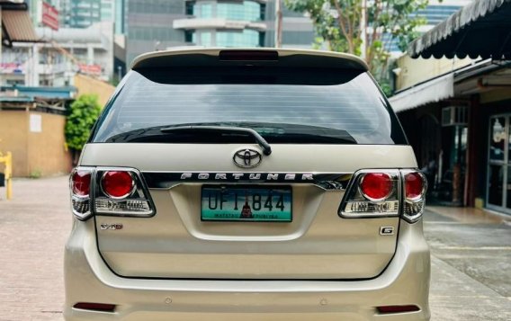 Selling White Toyota Fortuner 2012 in Quezon City-8