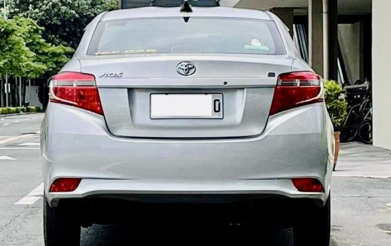 Selling White Toyota Vios 2016 in Makati-3