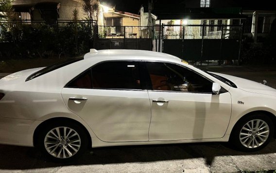 Sell Pearl White 2018 Toyota Camry in Caloocan-3