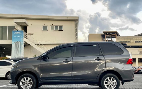 Selling White Toyota Avanza 2019 in Makati-5