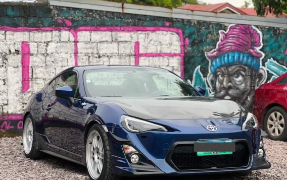 Selling White Toyota 86 2013 in Manila-2