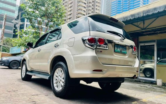 Selling White Toyota Fortuner 2012 in Quezon City-7