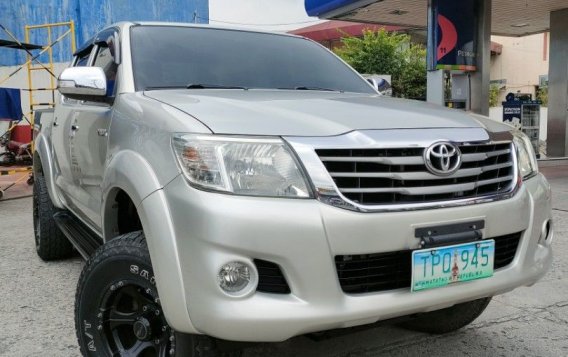 White Toyota Hilux 2011 for sale in Quezon City-1