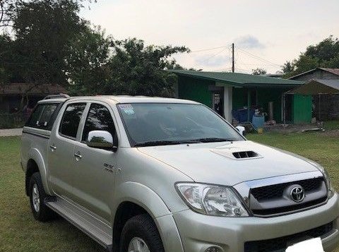 Silver Toyota Hilux 2009 for sale in Automatic-4