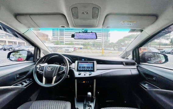 Selling White Toyota Innova 2018 in Makati-3