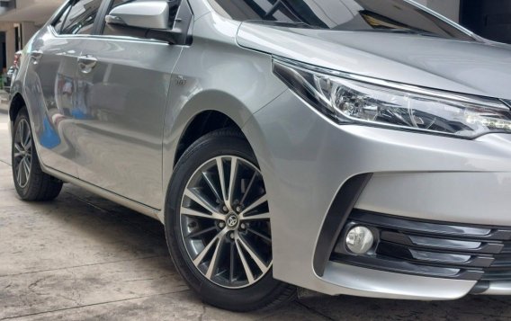 Selling White Toyota Altis 2018 in Quezon City-2