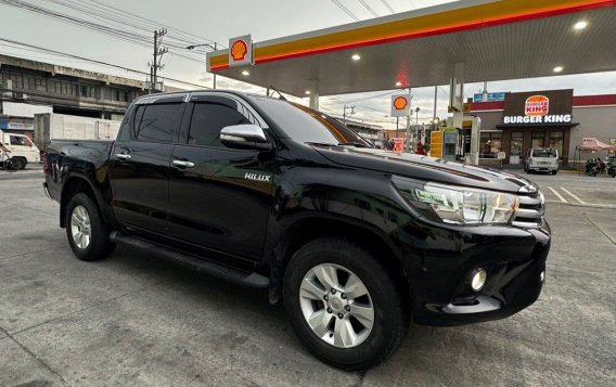Sell White 2017 Toyota Hilux in Valenzuela