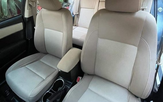 Selling White Toyota Corolla altis 2017 in Muntinlupa-9