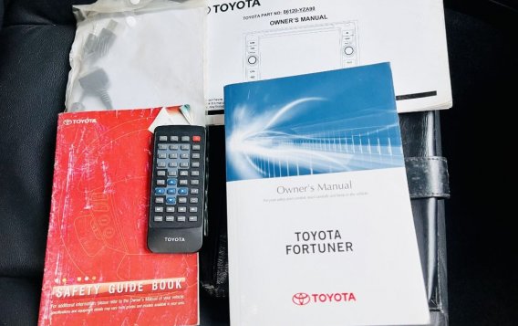 Selling White Toyota Fortuner 2015 in Las Piñas-9