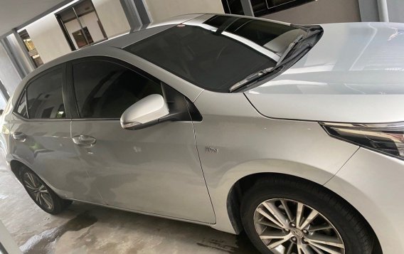 Selling White Toyota Corolla altis 2016 in Manila-2