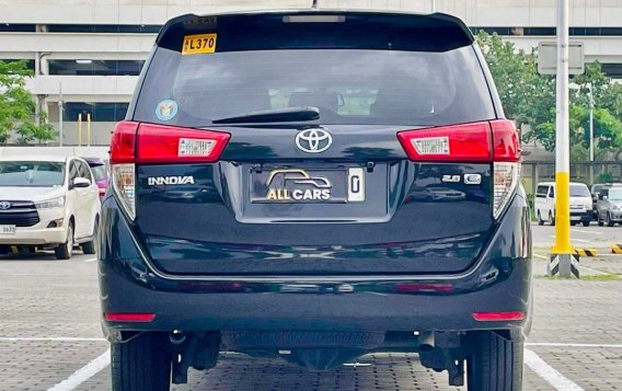 Selling White Toyota Innova 2018 in Makati-9